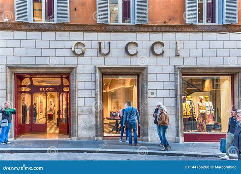 gucci stores in rome italy.